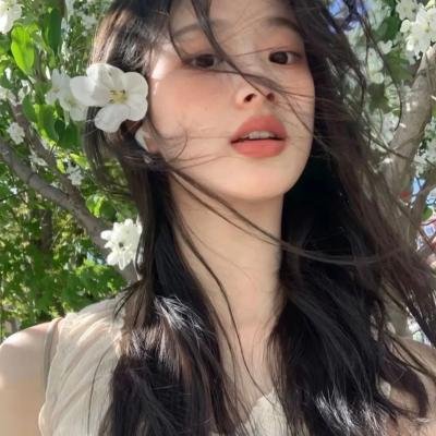 蓝天花朵 在线观看封面